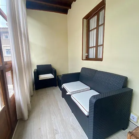 La Casona De Ardines بيت للعطل *